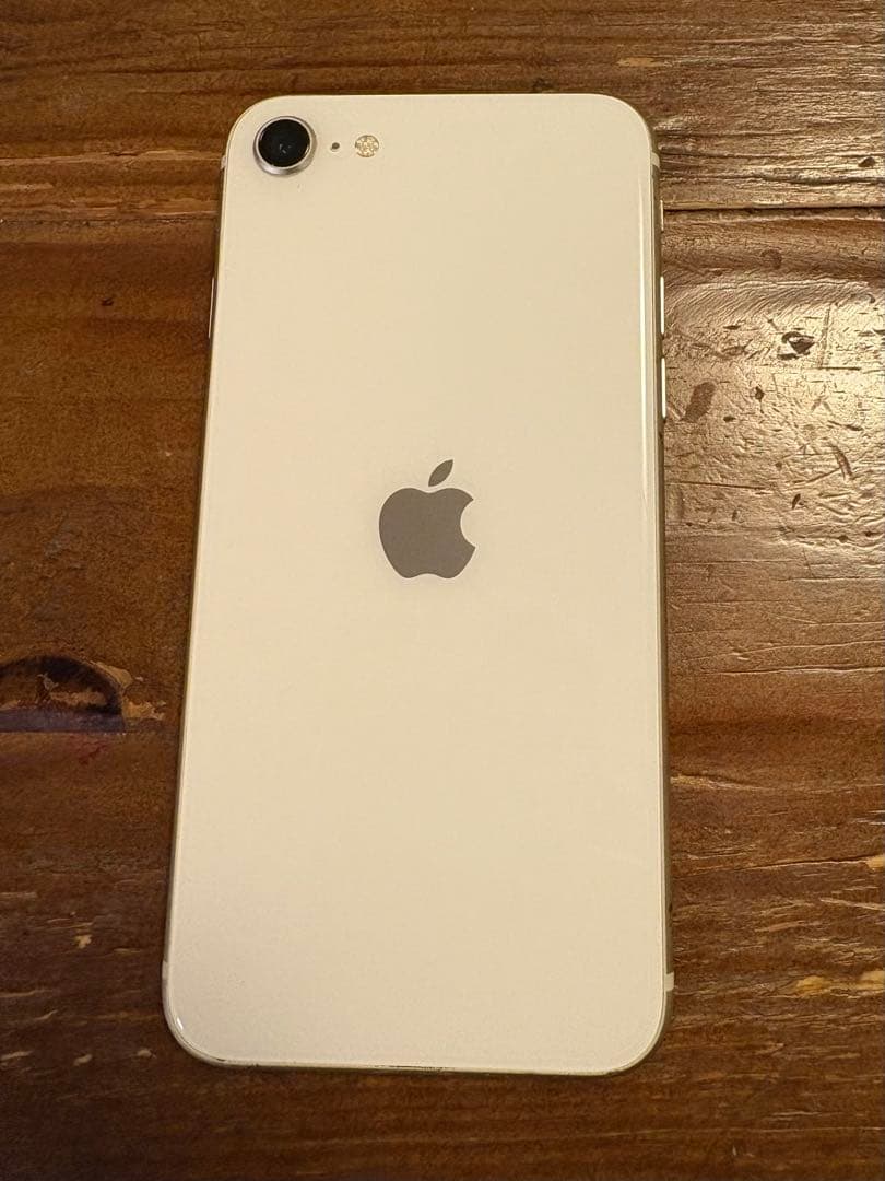 Apple iPhone SE 第3世代　画面ひびあり