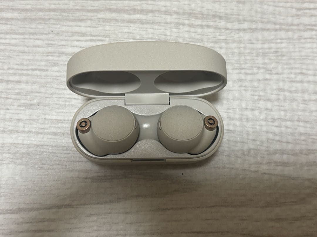 SONY WF-1000XM4 ワイヤレスイヤホン パッケージ 充電ケース付き