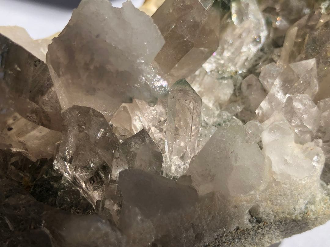 マニハール　ルチルクォーツ　クラスター