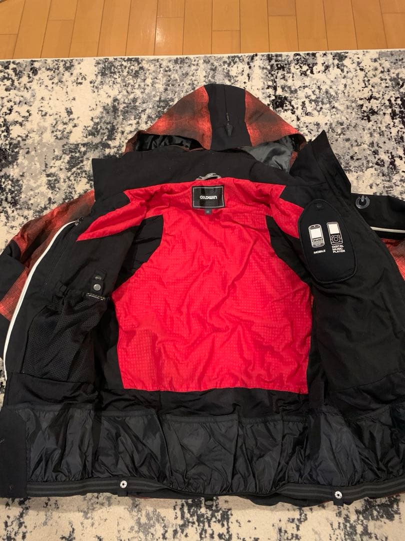 ゴールドウィン　スキーウエア上下セット　Mサイズ