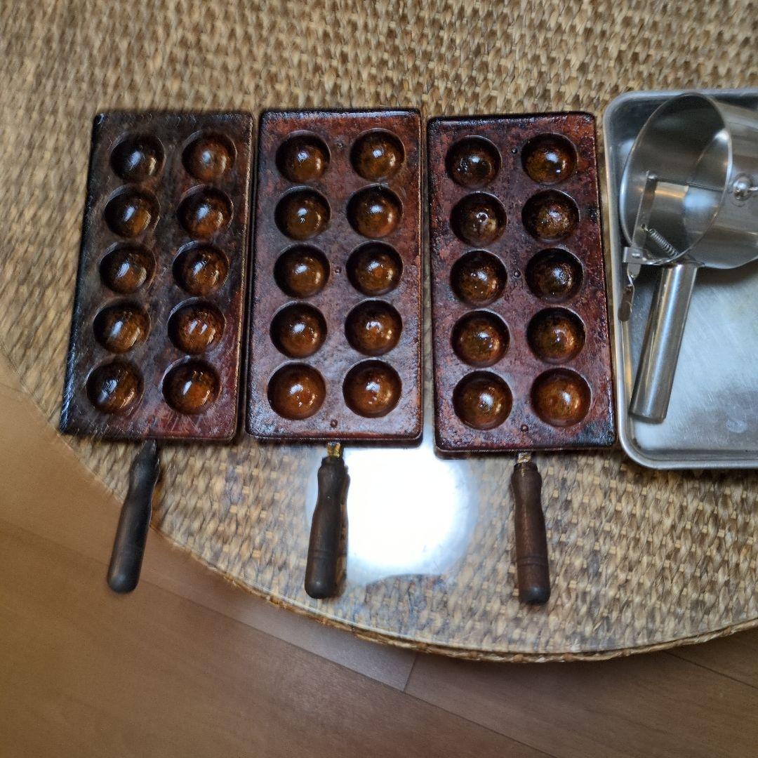 明石焼き大玉５センチ銅板3枚セットです、写真の物は付きます。