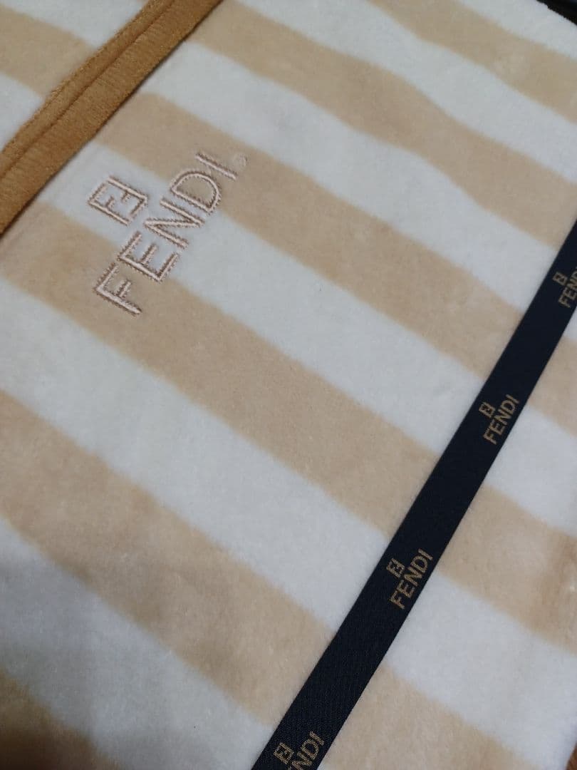 新品未使用　フェンディ　FENDI　綿毛布