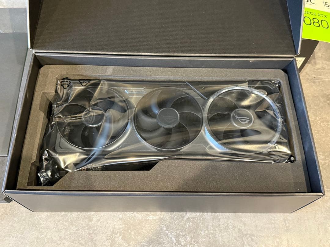 ASUS ROG ASTRAL GeForce RTX 5080 ROP欠けなし
