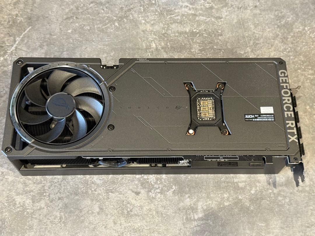 ASUS ROG ASTRAL GeForce RTX 5080 ROP欠けなし