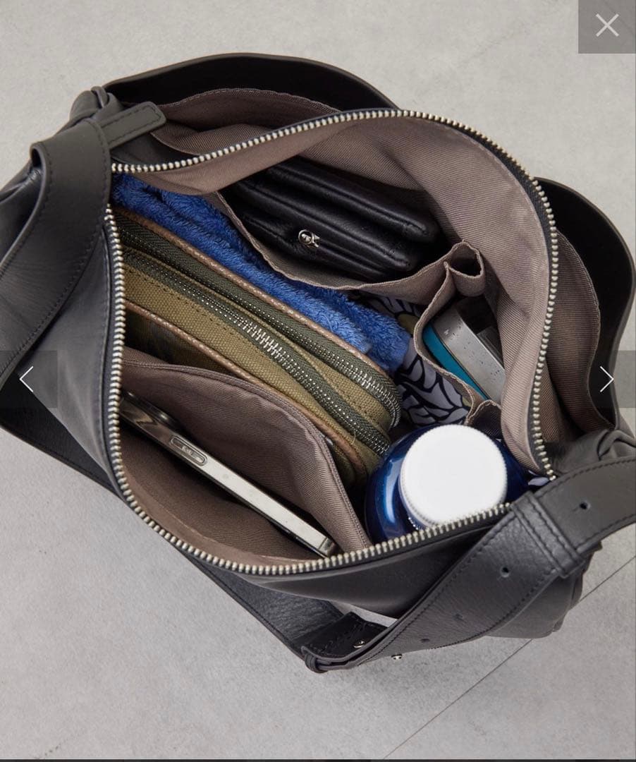 SNS話題❣️イアパピヨネスワローマチショルダーバッグブラック旅行大容量軽量本革