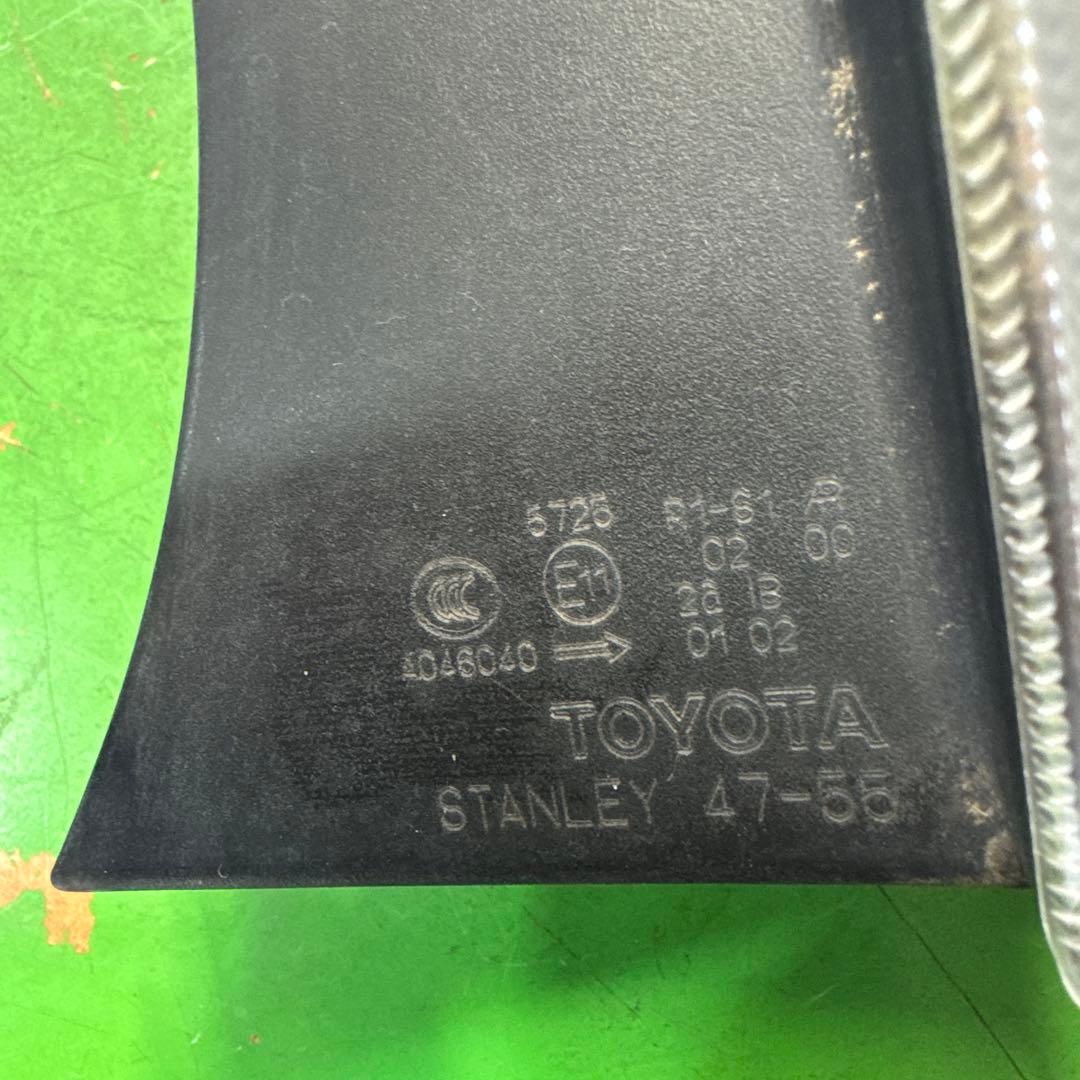 トヨタ　プリウス　30 後期　テールランプ　テールライト　左右セット　　中古品