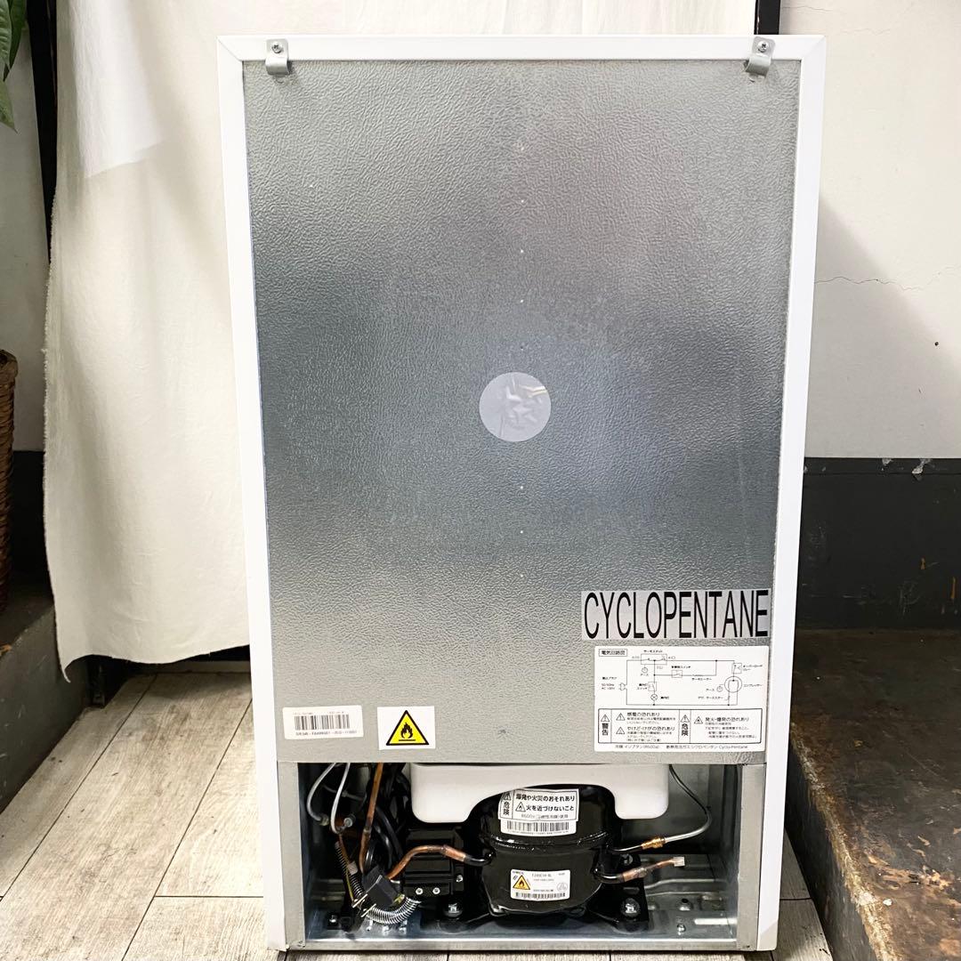 小さめなのにガラスドアで高級感があってオシャレなの。2ドア冷凍冷蔵庫90L