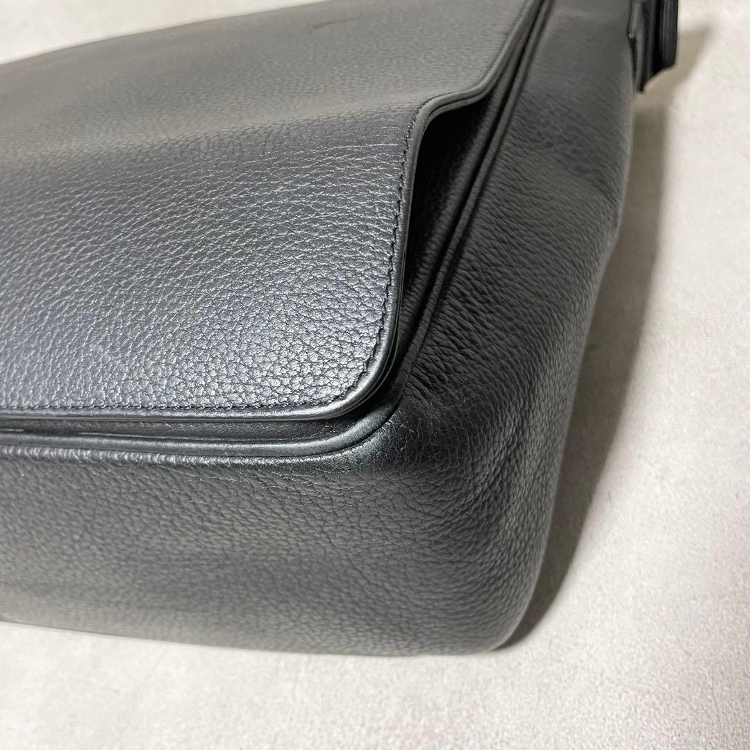 Cartier カルティエ パシャ ショルダーバッグ レザー ブラック メンズ