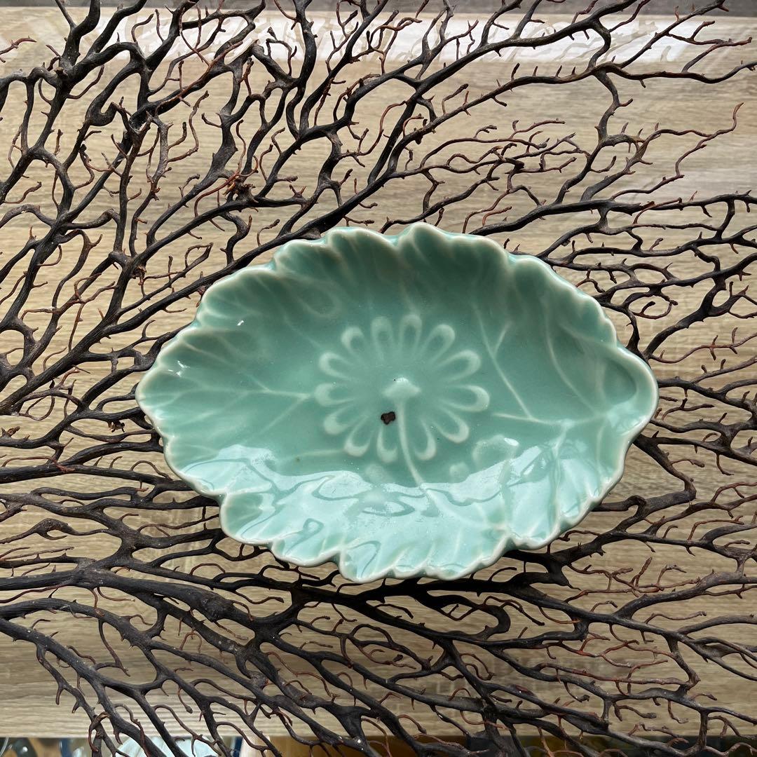 骨董　古伊万里　伊万里　菊花　変形皿　中皿　膾皿　１客限り