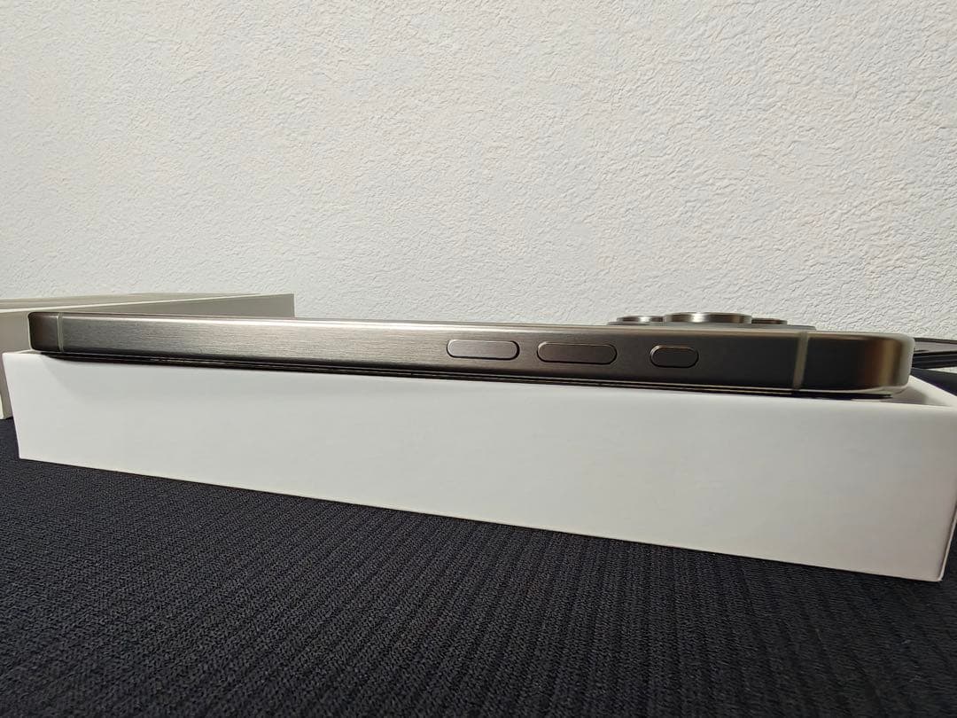 【極美品】iPhone 15 Pro Max 512GB 海外版 eSIM