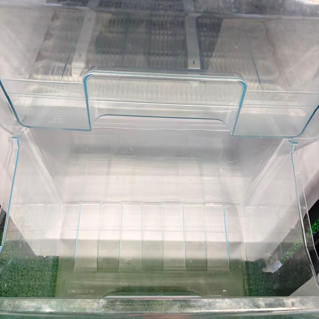 709 スリムタイプ　最新　冷蔵庫　100L強　小型　一人暮らし　右開き　2ドア