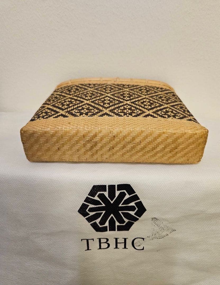 タイ王室御用達　プラニー工房　伝統工芸　竹細工バッグ・ポシェット型(黒茶柄)