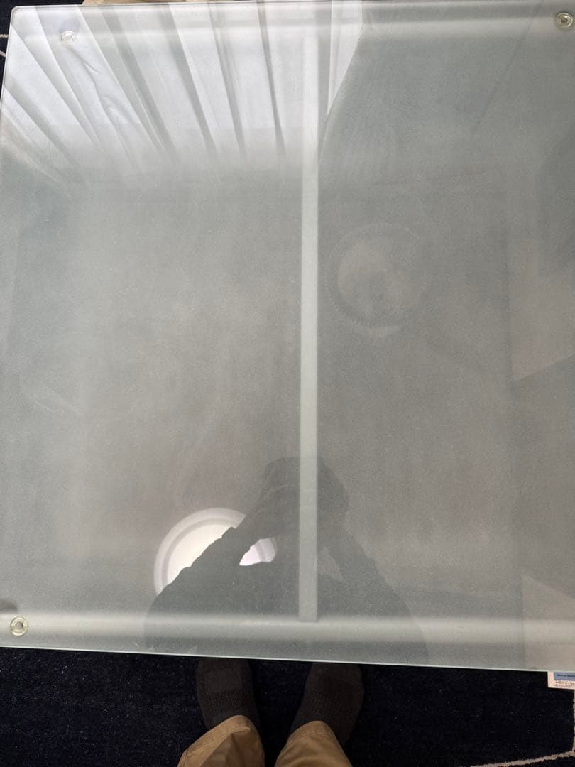 ガラス天板のコーヒーテーブル