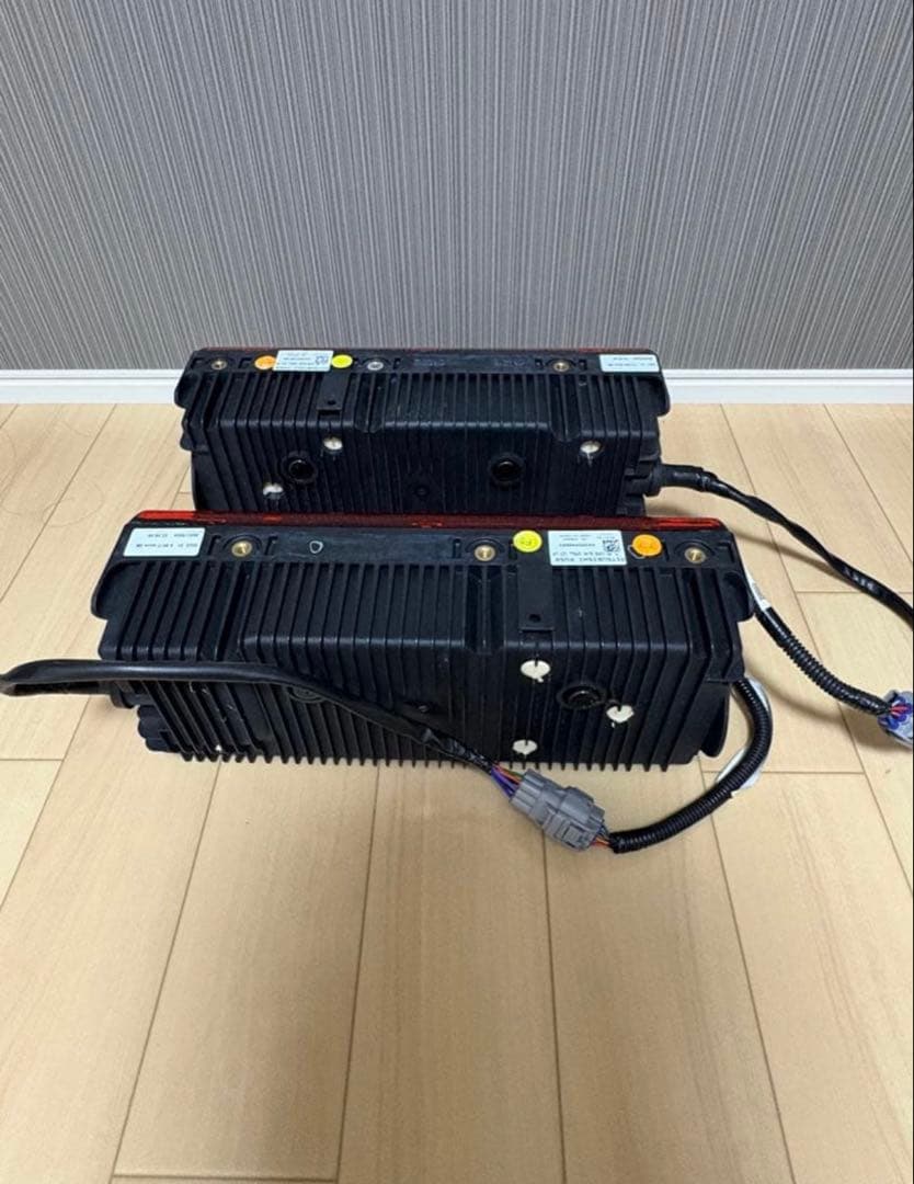 K*1様 三菱ふそう純正新型[24モデル]キャンターLEDテール　二連サイズ