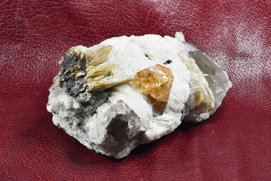 ★パキスタンスカルドゥ産 ウイスキートパーズ＆フローライト＆スモーキークォーツ