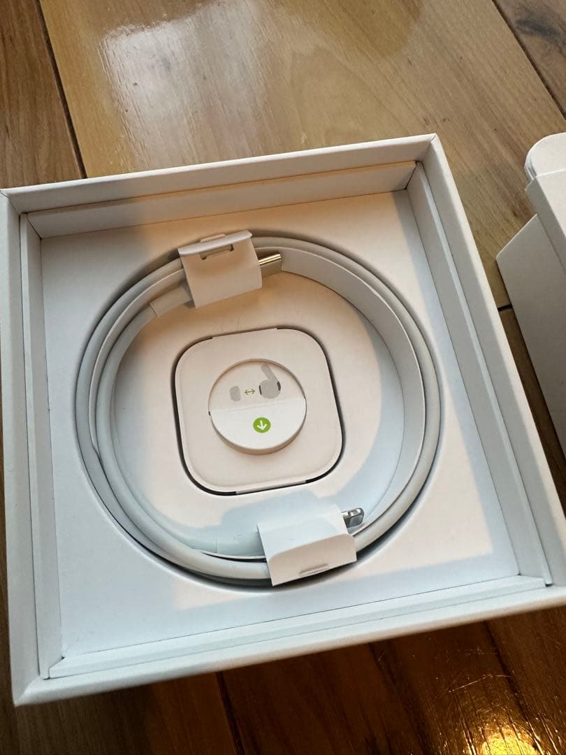 Apple AirPods Pro 純正品充電器　エアーポッズケースのみ