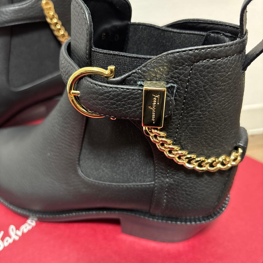 新品未使用Salvatore Ferragamo ブラックアンクルブーツ
