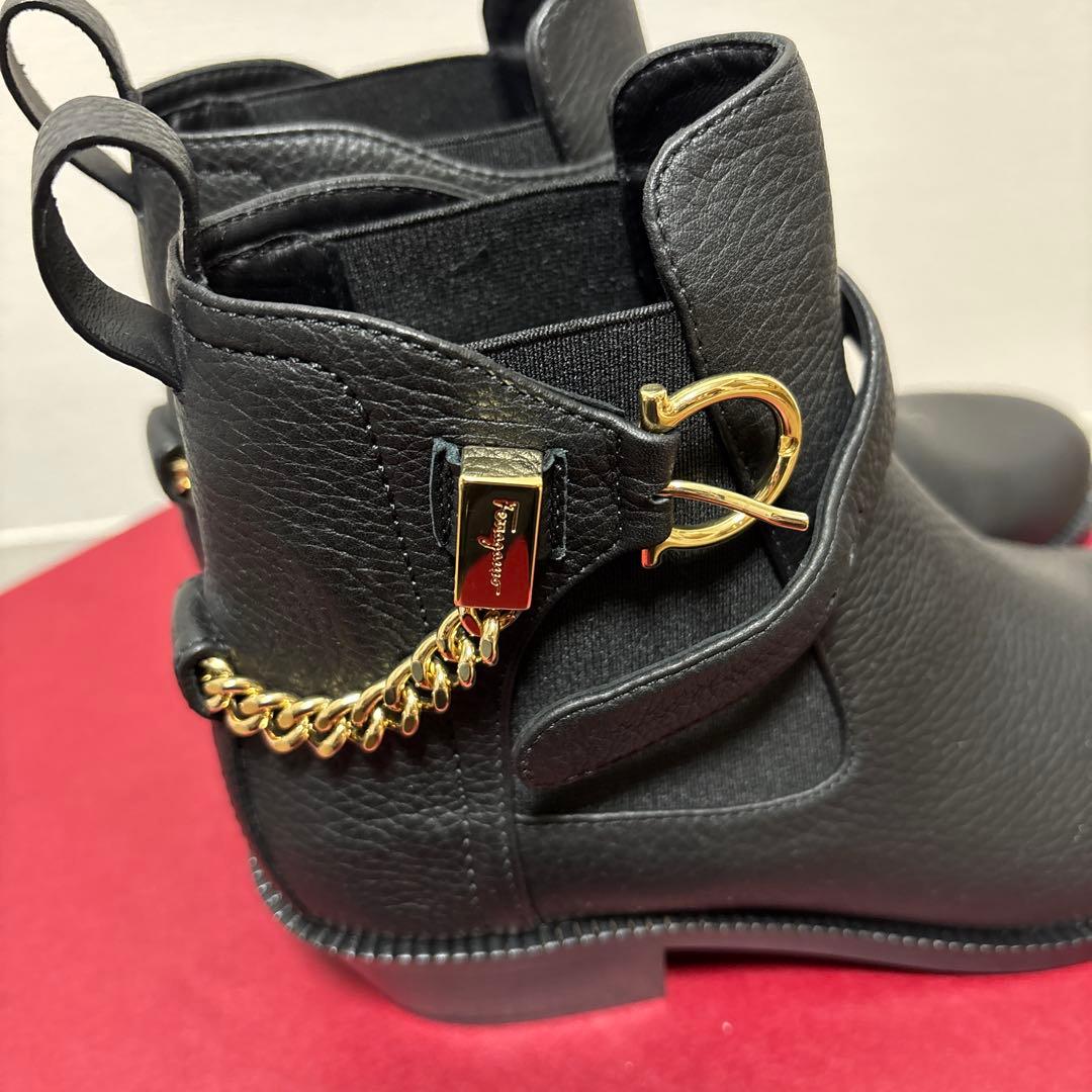 新品未使用Salvatore Ferragamo ブラックアンクルブーツ