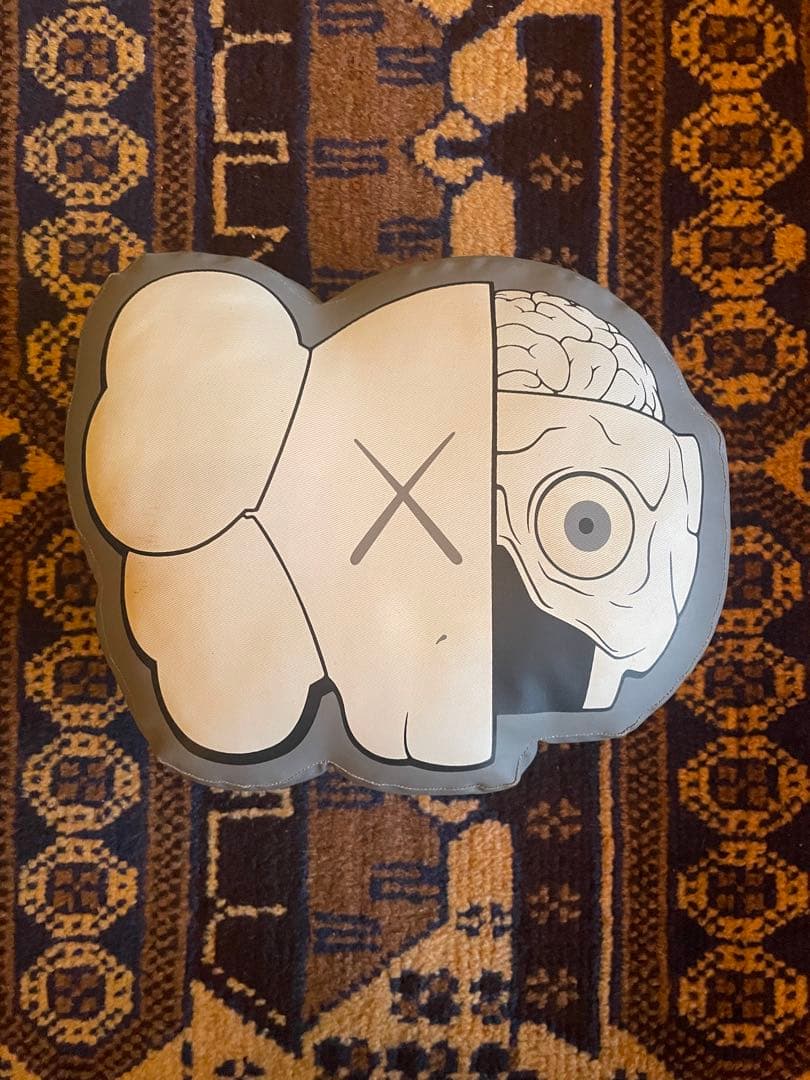 希少　kaws original fake cushion pillow