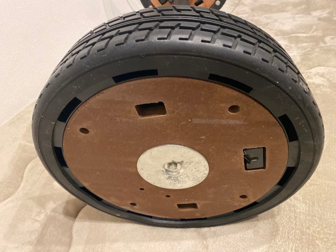 ホイールデザイン置時計とテーブルセット