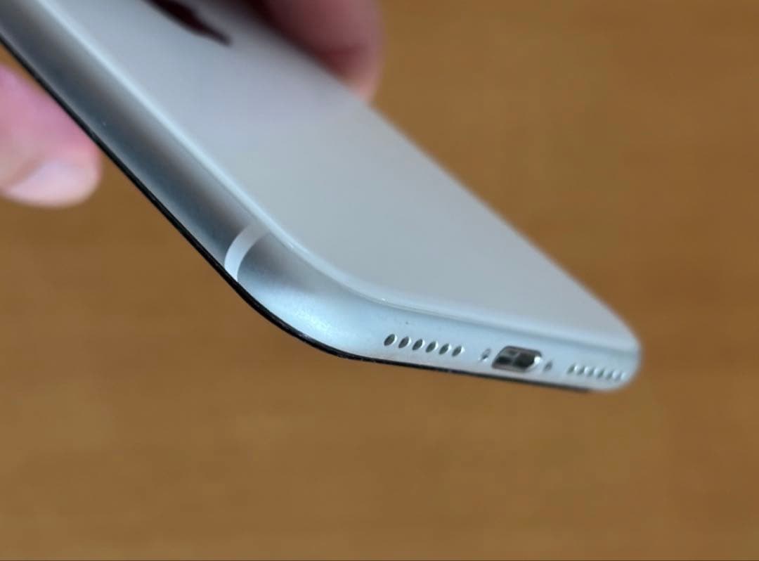 iPhone SE 第2世代64GB