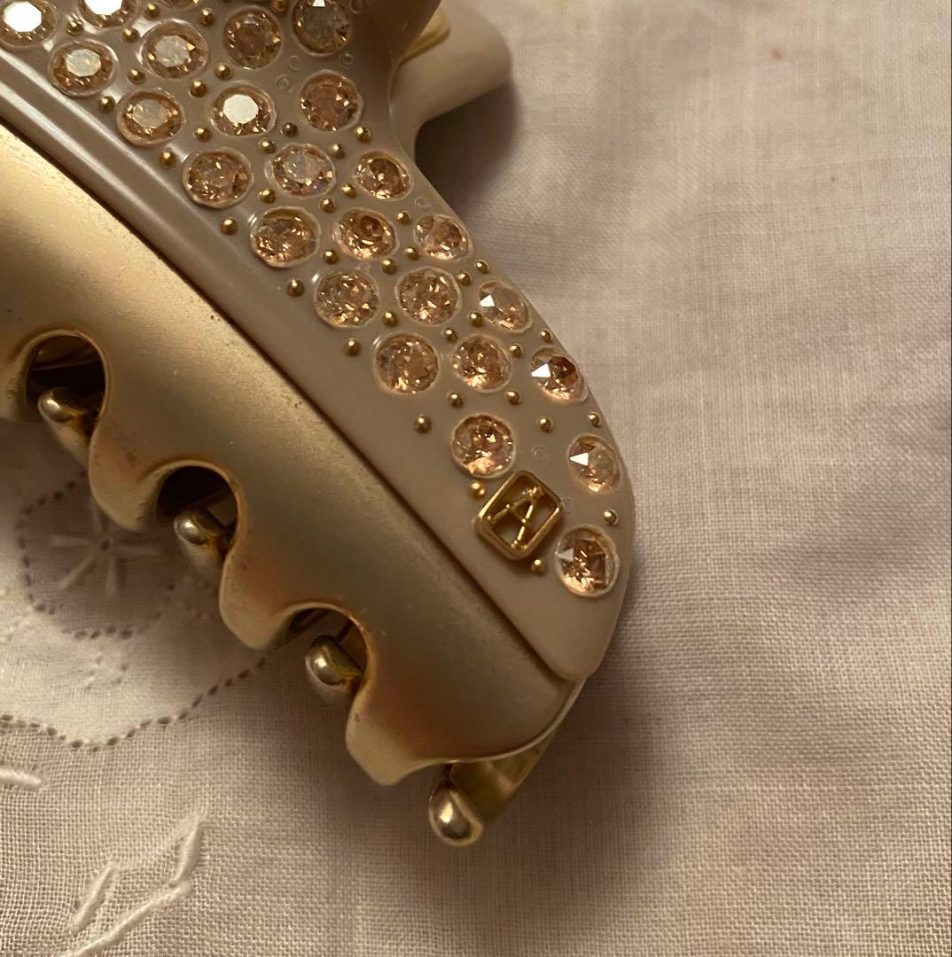 新品未使用品 アレクサンドルドゥパリ☆スワロフスキー使用ベージュ色ヘアクリップ