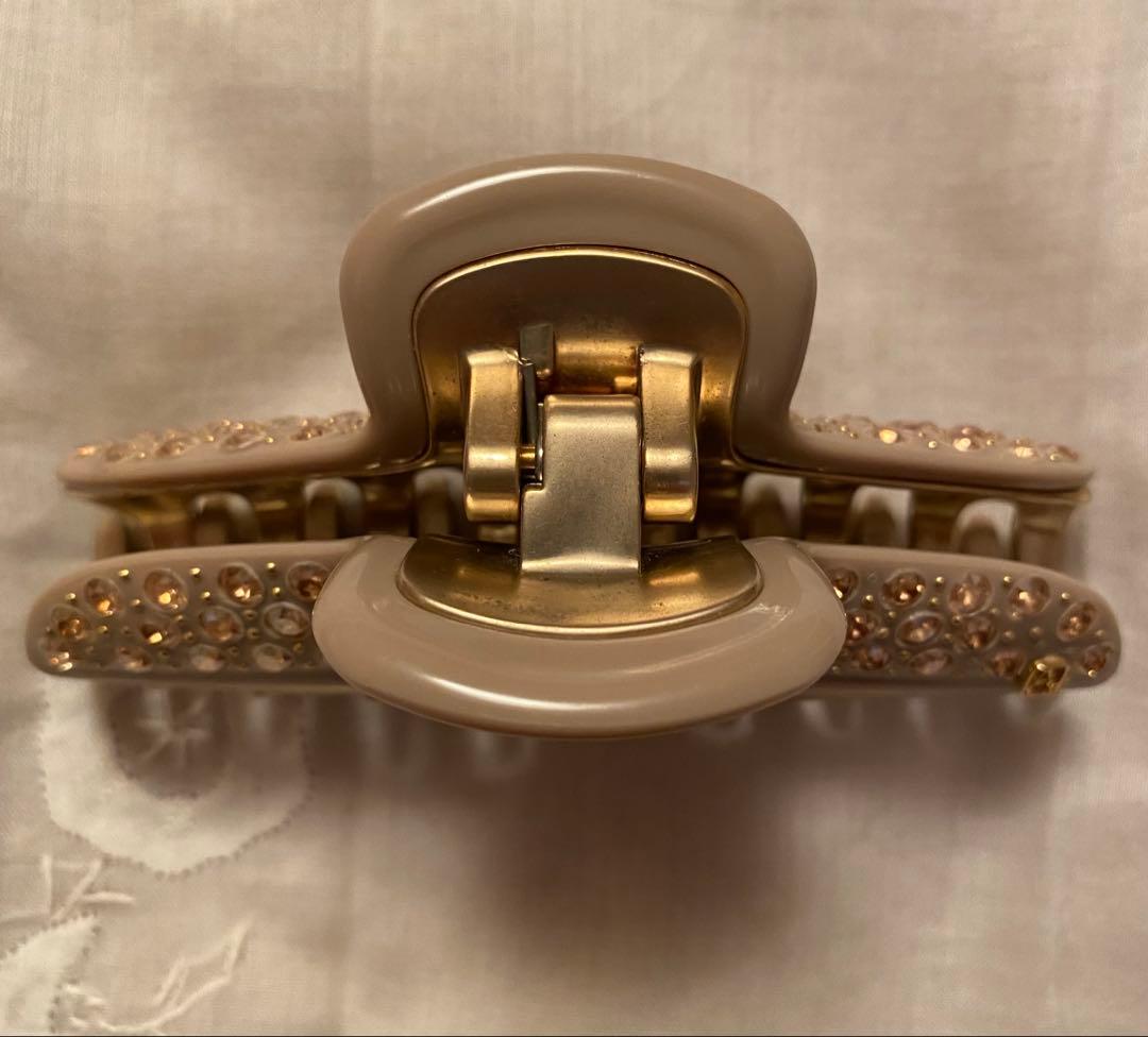 新品未使用品 アレクサンドルドゥパリ☆スワロフスキー使用ベージュ色ヘアクリップ