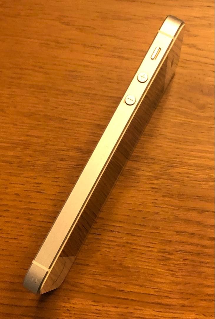 Apple iPhone SE ゴールド 本体