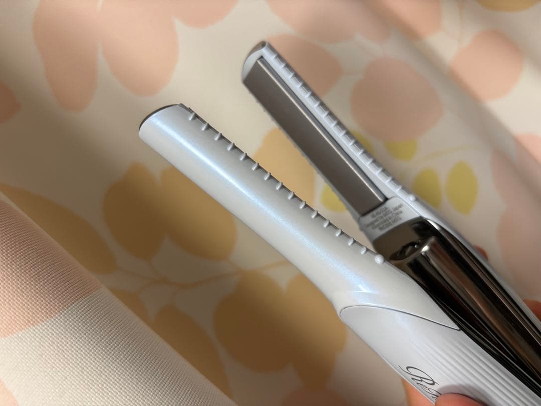 ろ*ん様 ReFa ストレートヘアアイロン ホワイト