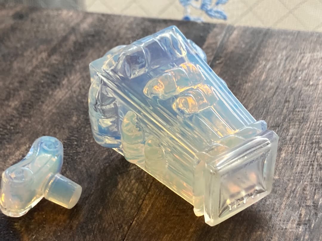 オパールセントガラス　香水瓶