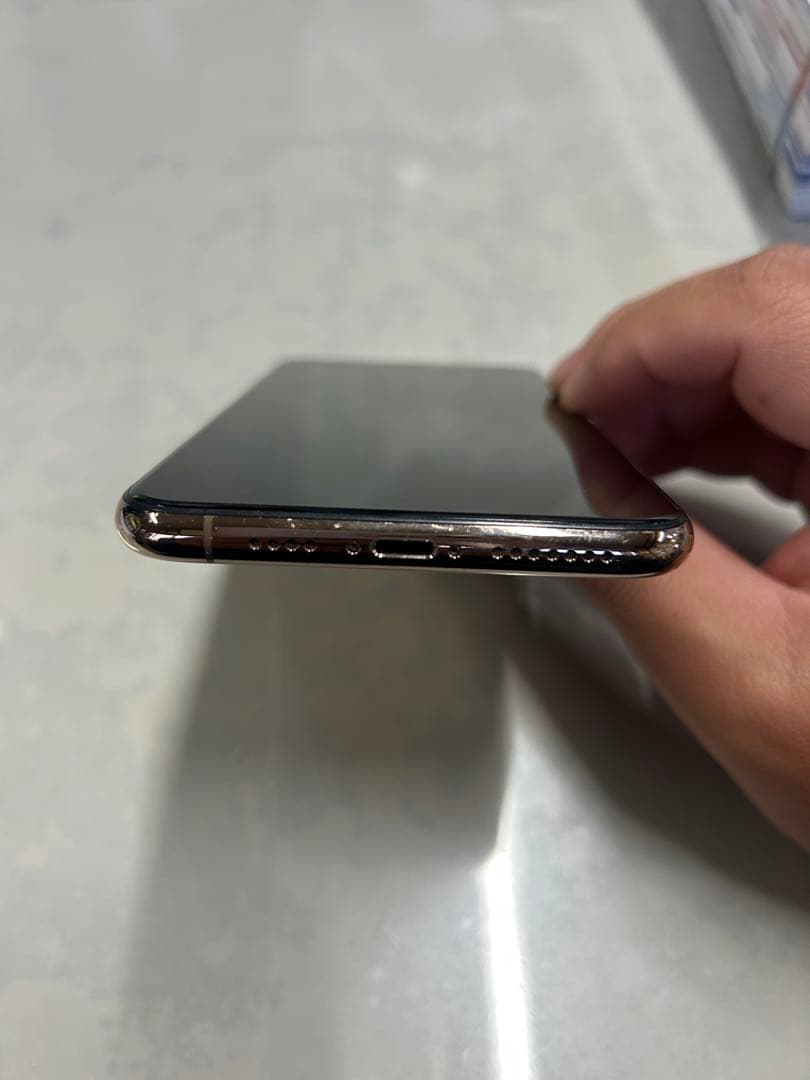 iPhone 11 Pro Maxゴールド　ラズミさん専用