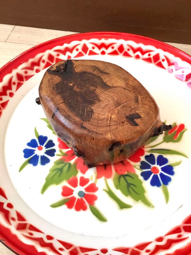 天然楢の木で作成/枝の突起を活かして風変わり＾＾【ミニ薪割り台/インテリア台】