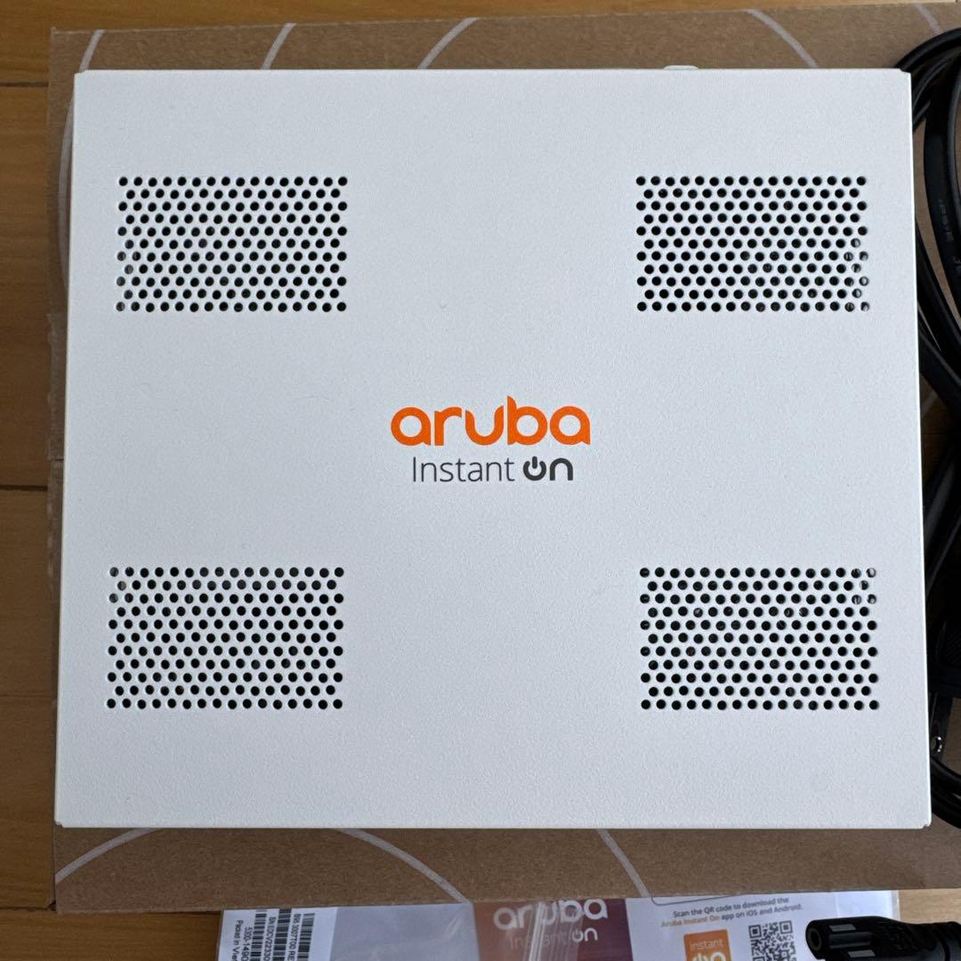 Aruba Instant On 1830 8ポートスイッチ