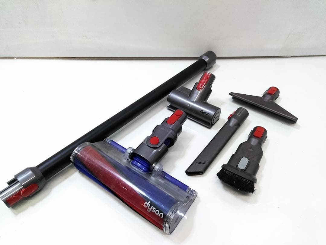 ダイソン V8 コードレスクリーナー サイクロン掃除機 SV10 △