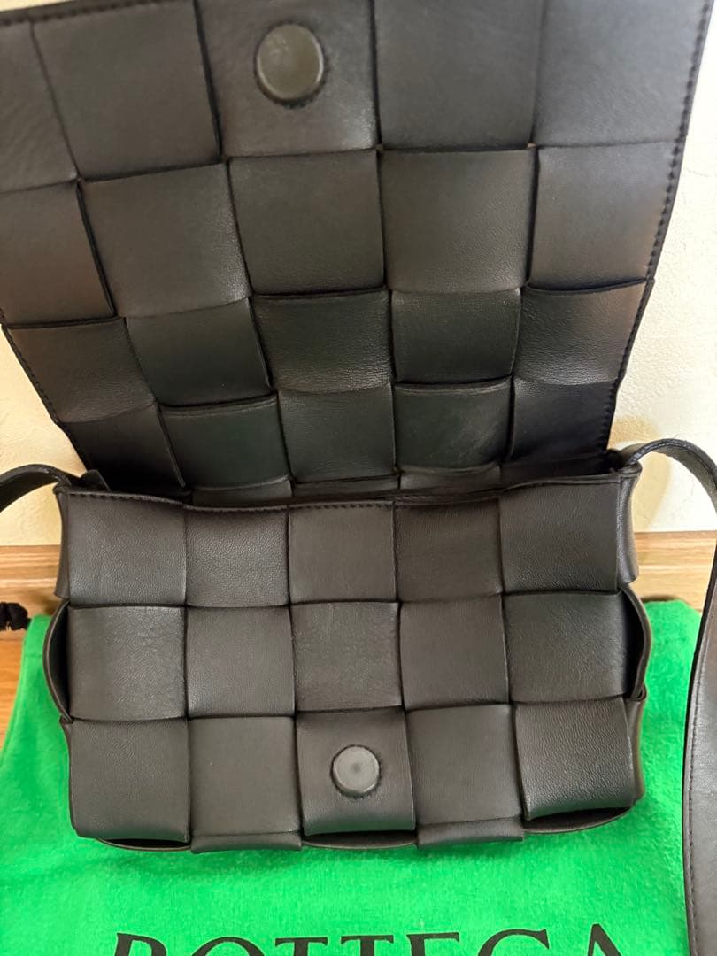 BOTTEGA VENETA ブラックショルダーバッグ