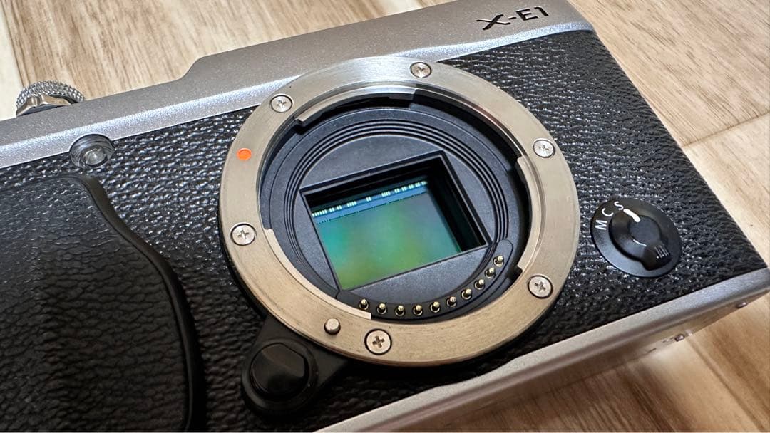Fujifilm X-E1ボディーと単焦点レンズセット