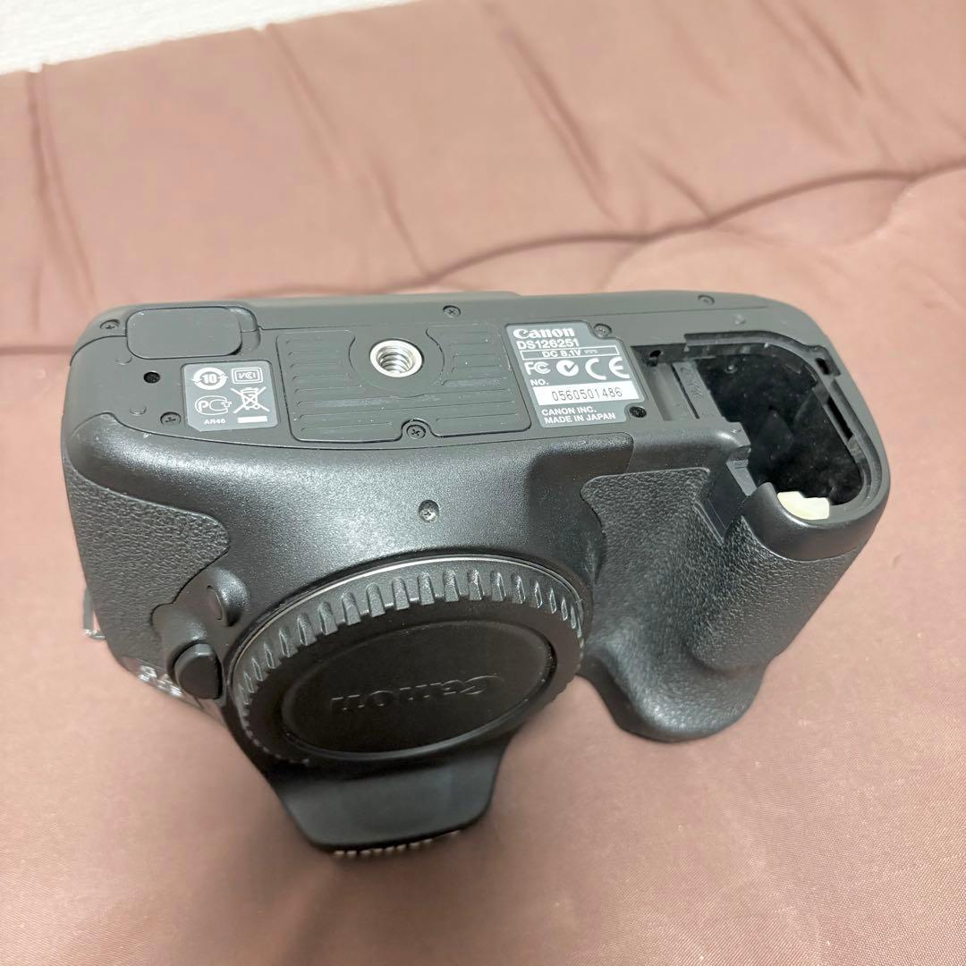 Canon EOS 7D★ボディ★BG-E7付★動作良好★デジタル一眼レフカメラ