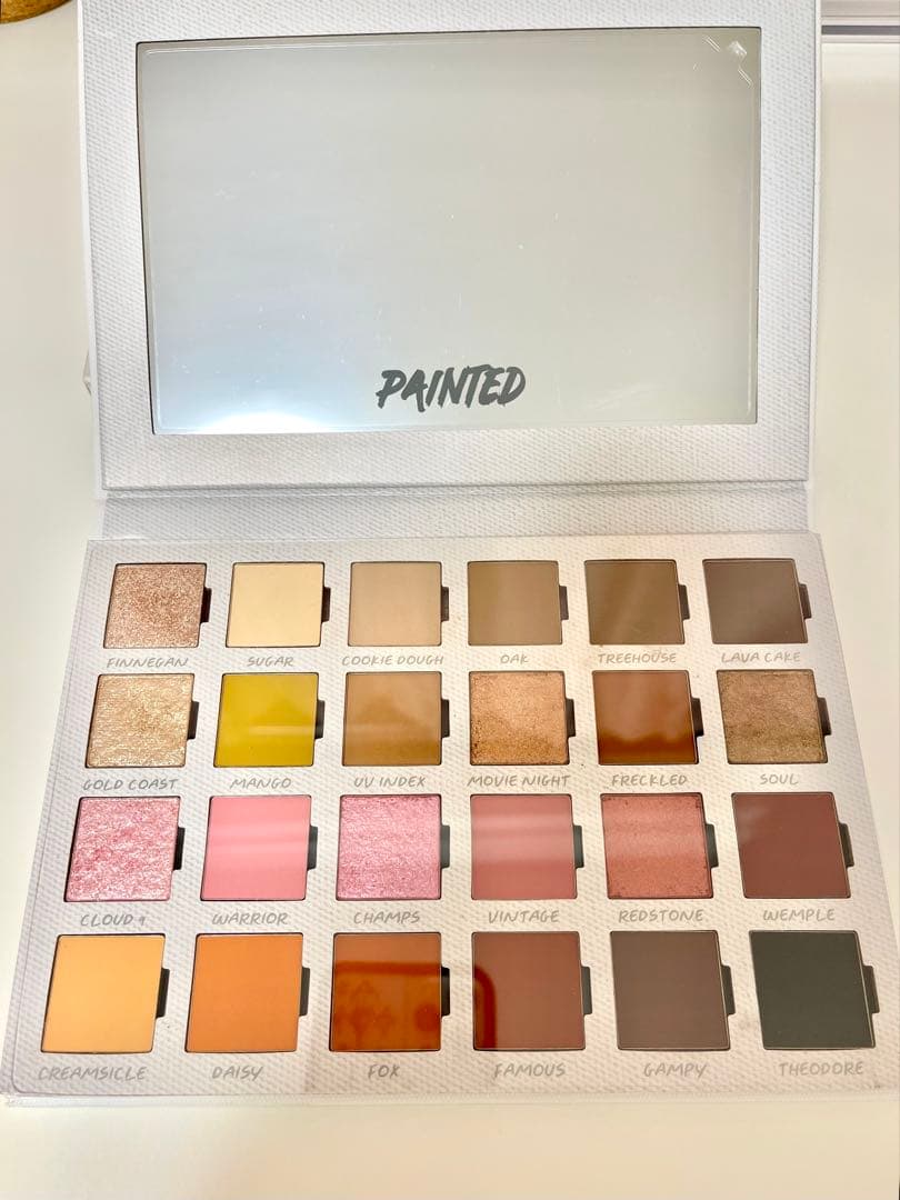 James Charles PAINTEDアイシャドウパレット&ブラシセット