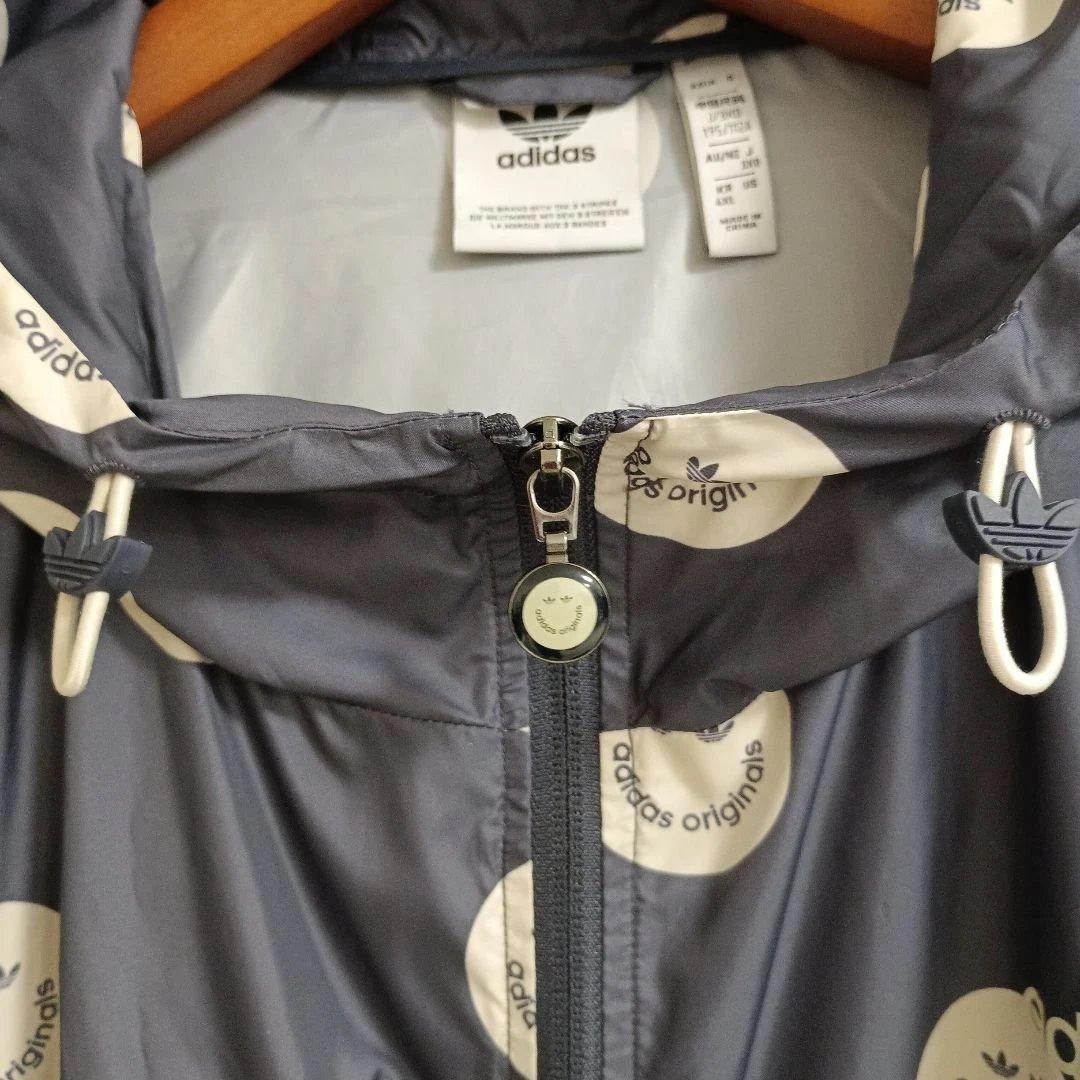 アディダスadidasプリントウィンドブレーカースマイリーフェイス