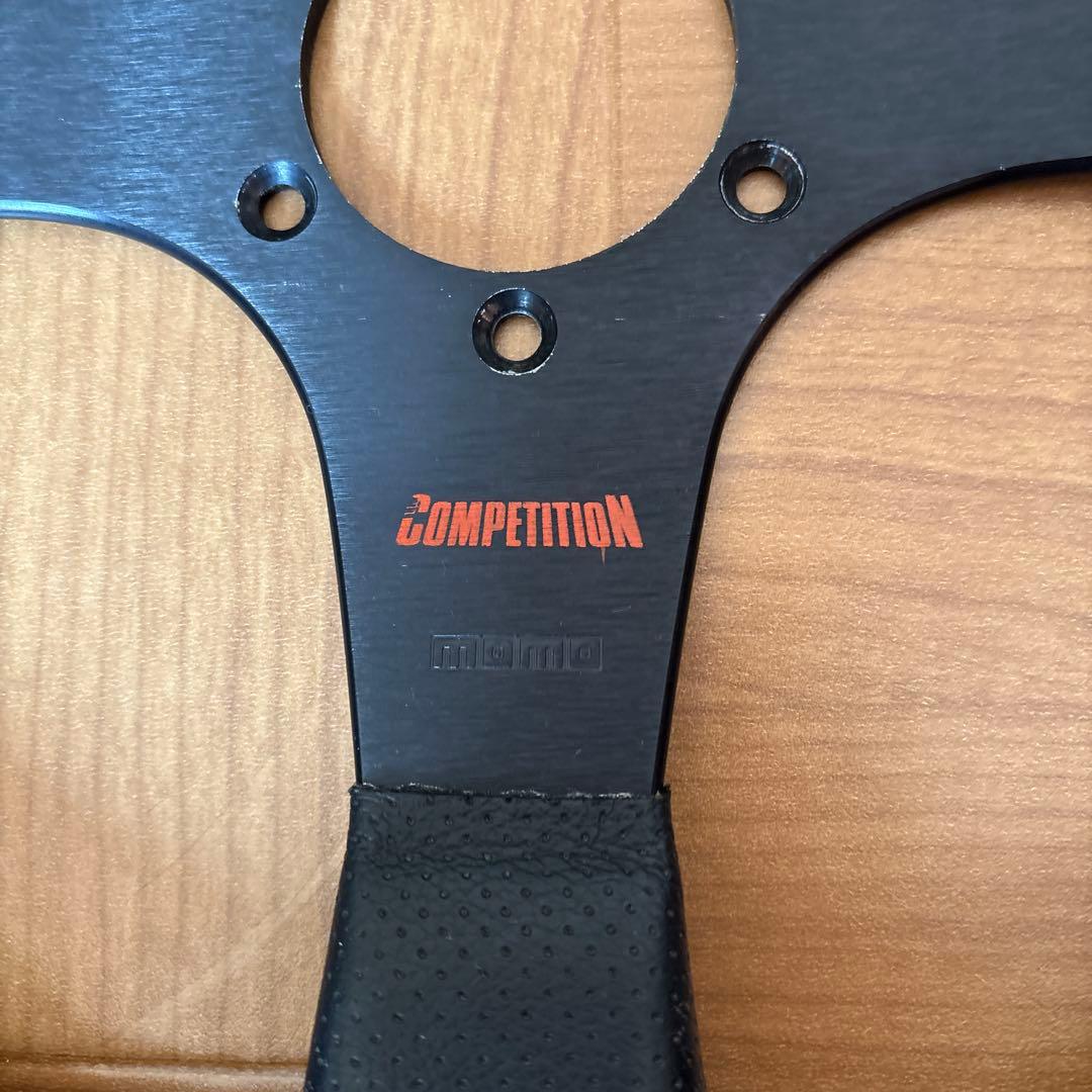 momo Competition D35 ステアリングホイール