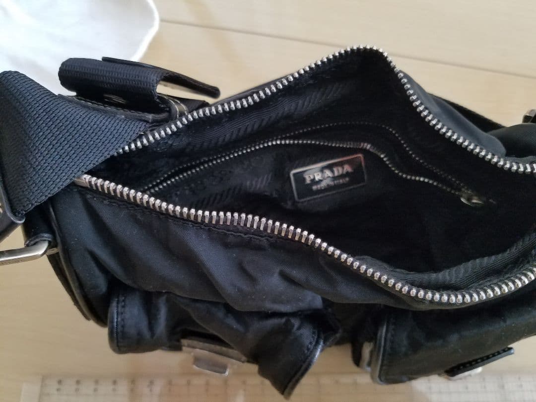 PRADA　純正　ブラックナイロンボディバッグ・ウエストポーチ