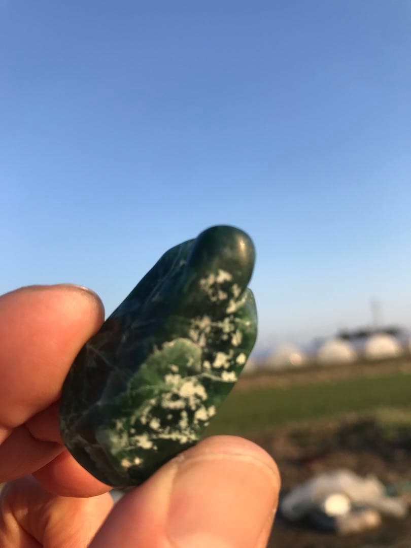 糸魚川翡翠　原石　ヒスイ