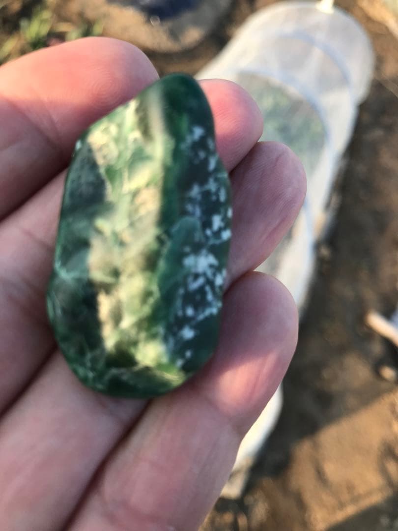 糸魚川翡翠　原石　ヒスイ