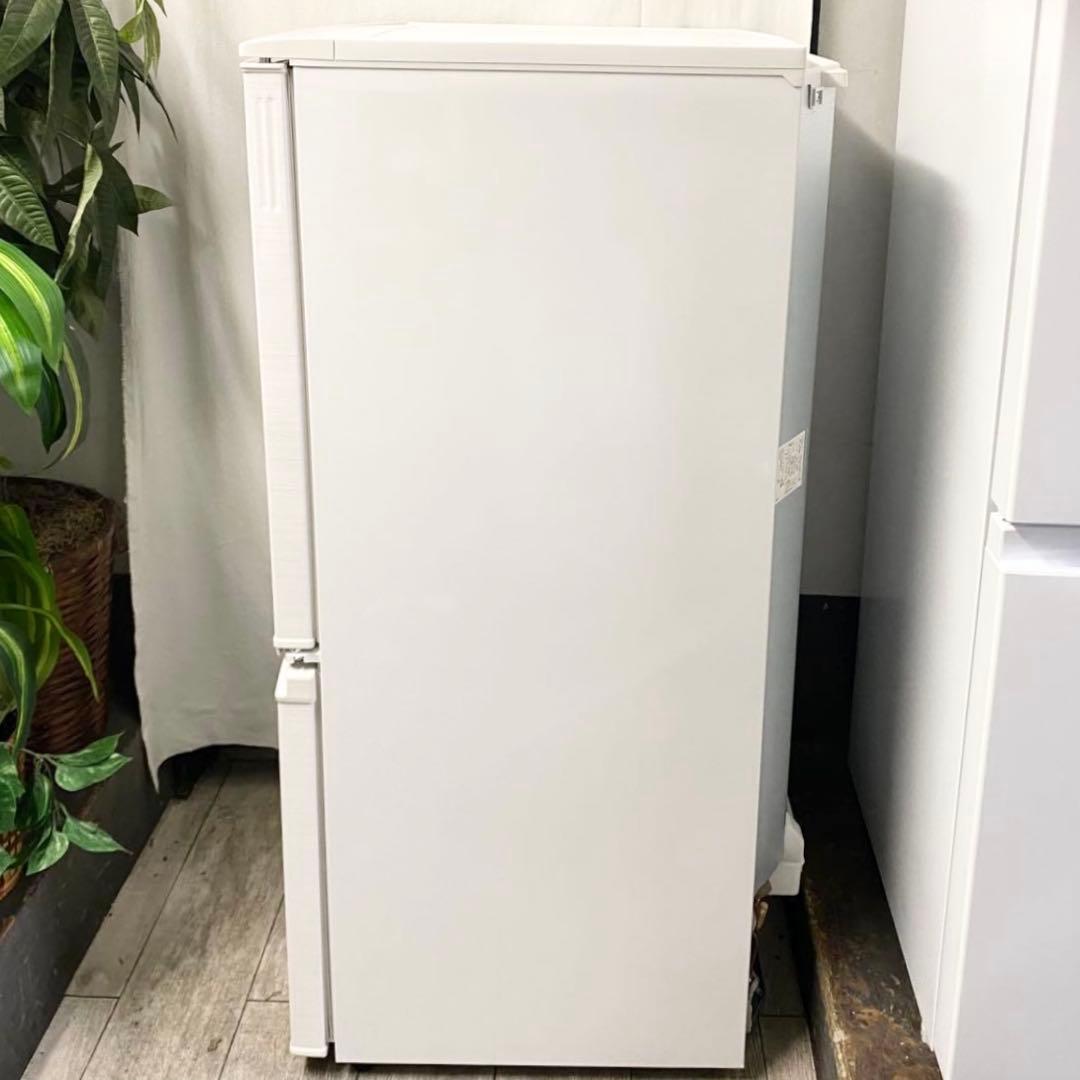 どっちも付け替えドアだから設置場所に悩まない！一人暮らしに！冷凍冷蔵庫137L