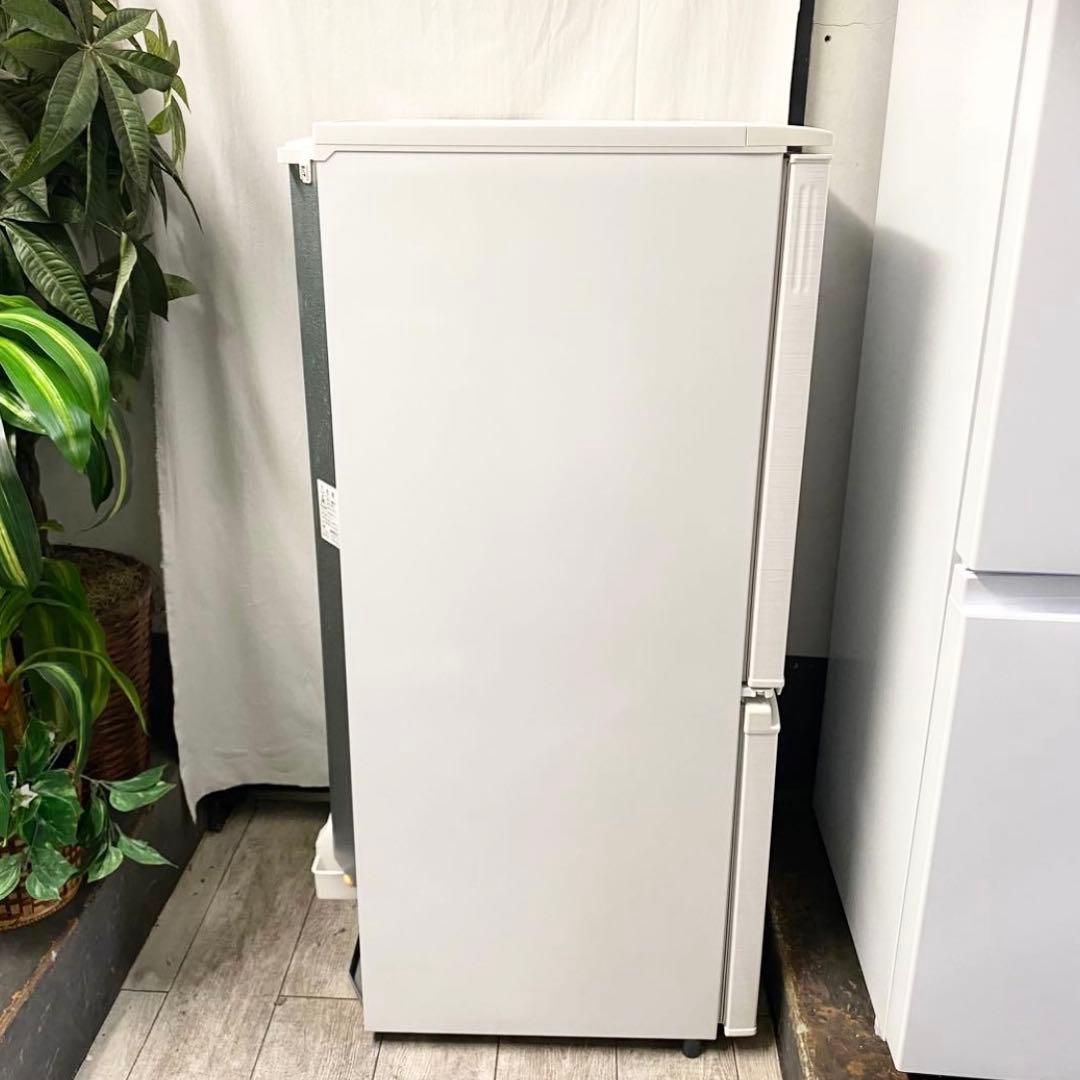 どっちも付け替えドアだから設置場所に悩まない！一人暮らしに！冷凍冷蔵庫137L