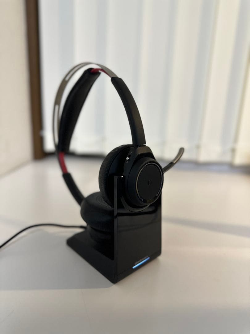 プラントロニクス　ワイヤレスヘッドホン ブラック 充電スタンド付き