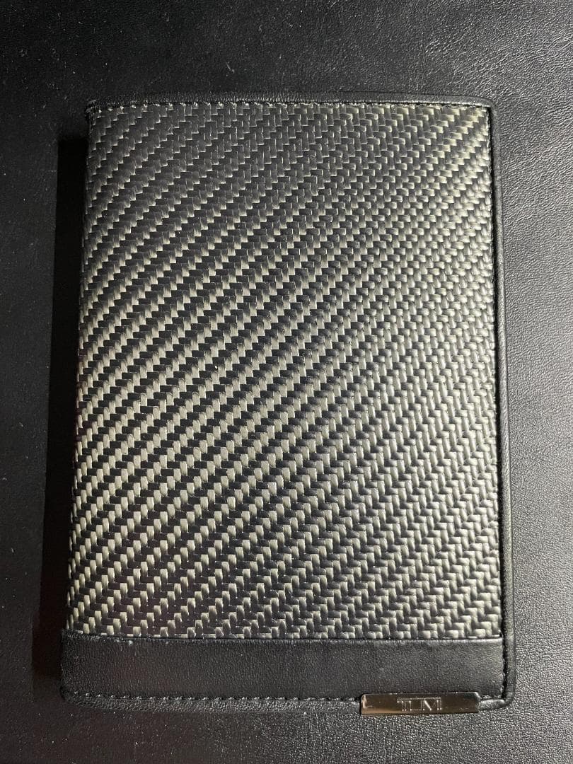 TUMI パスポートケース カーボン レザー