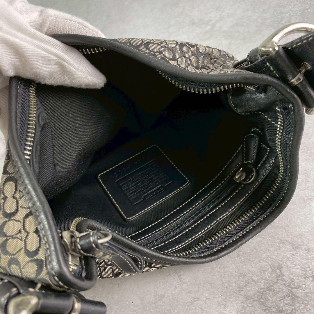 ✨美品✨コーチ　ハンドバッグ　肩かけ　ミニシグネチャー　ホーボー　ブラック