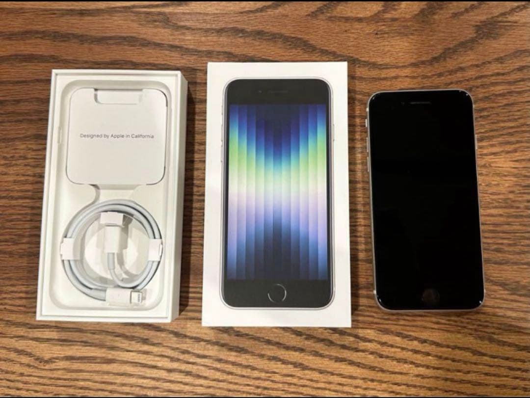 iPhone SE3 128GB スターライト（ホワイト）