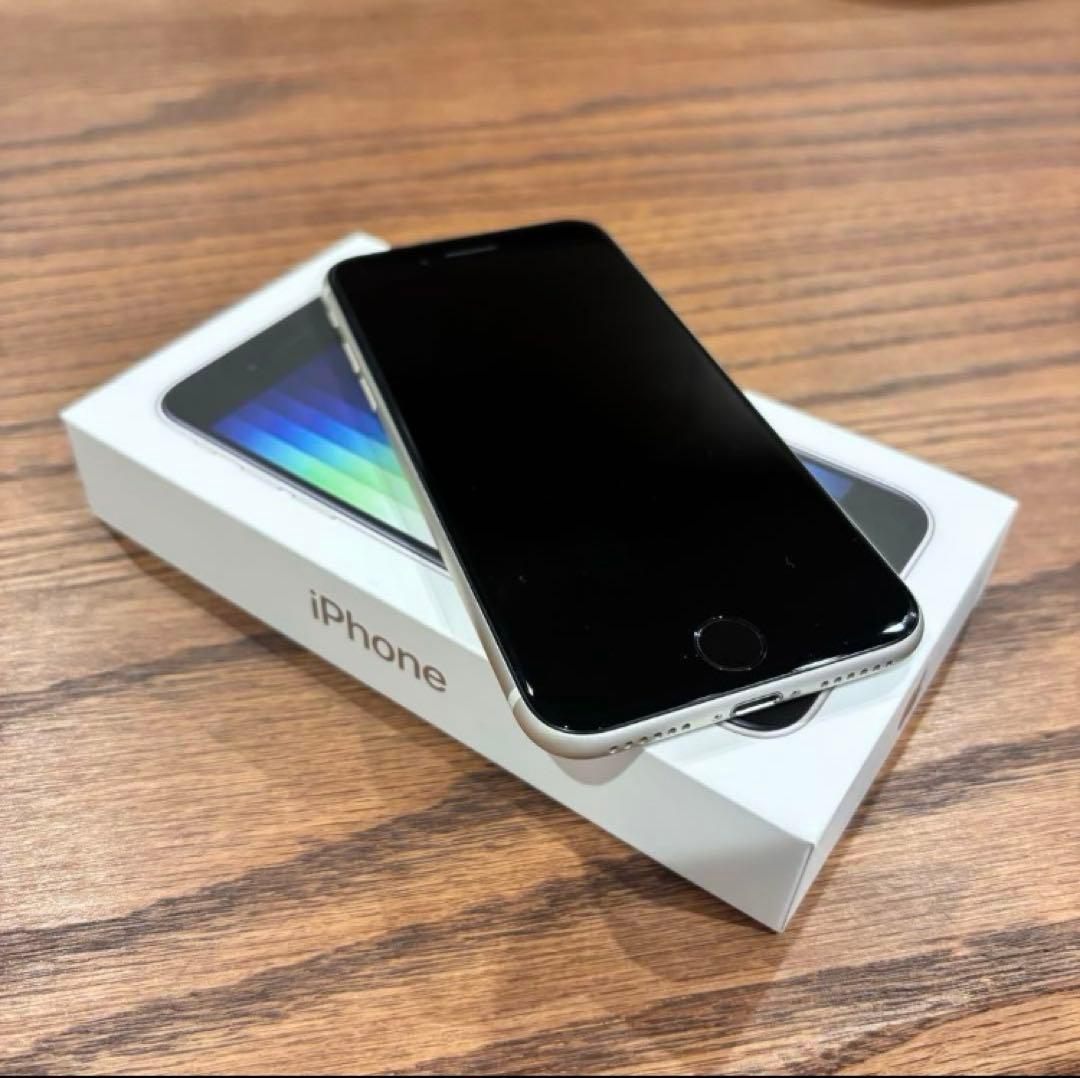 iPhone SE3 128GB スターライト（ホワイト）